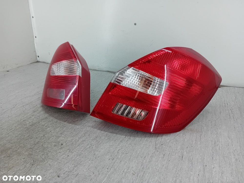 LAMPY TYŁ KOMPLET SKODA FABIA II 5J6945096  5J6945095 KOMBI - 5