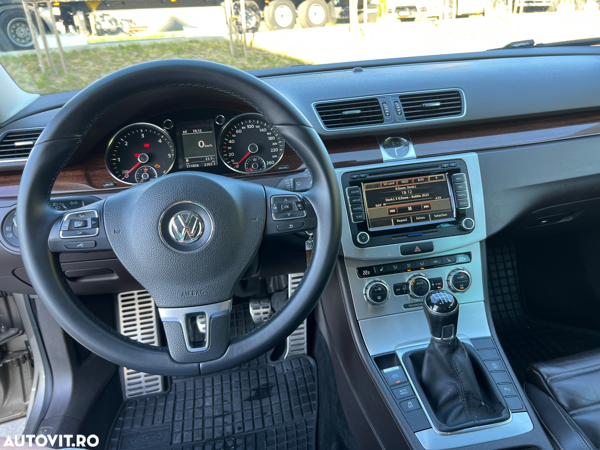 Volkswagen Passat Variant 2.0 TDI BlueMotion Technology Highline - 26