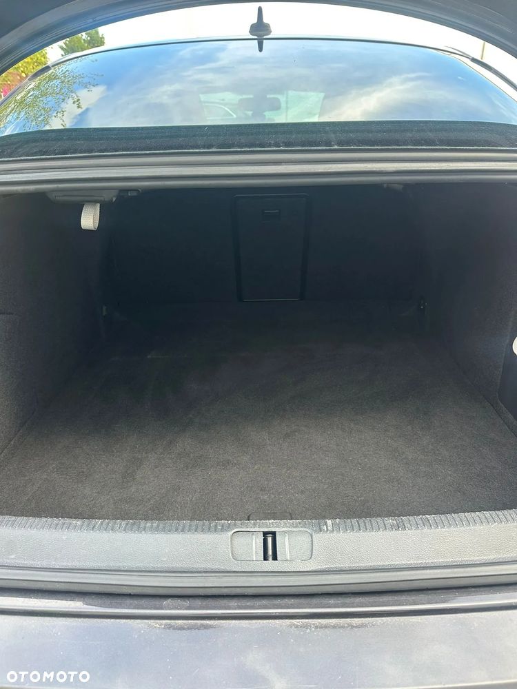 Volkswagen Passat 2.0 TDI Highline - 11