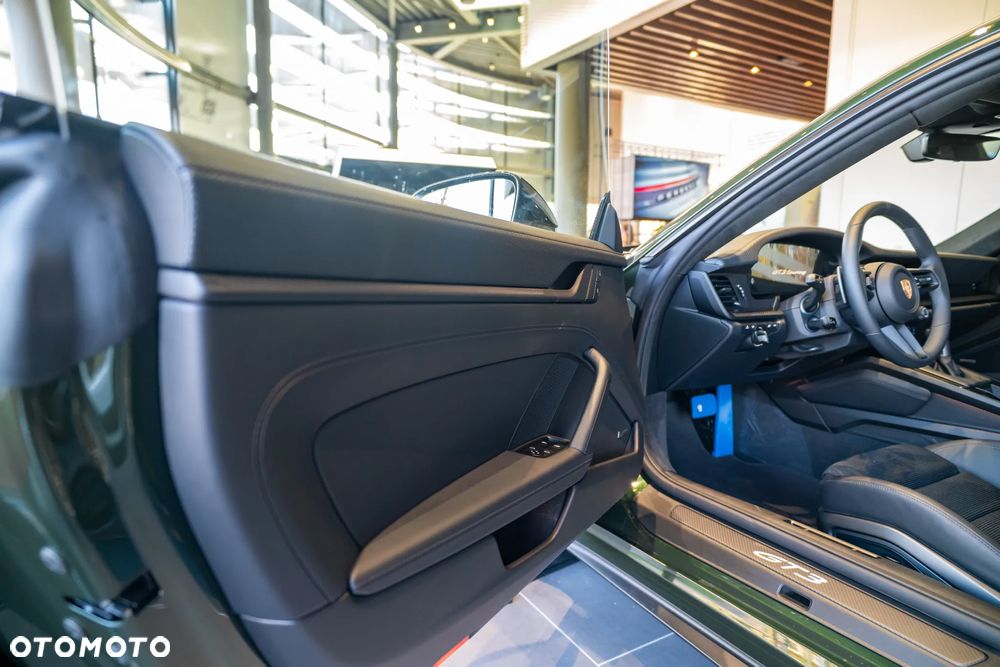 Porsche 911 GT3 Touring PDK - 14