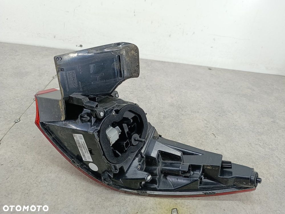 LAMPA TYLNA LEWA OPEL GRANDLAND X YP00098380 81660101  GM - 7