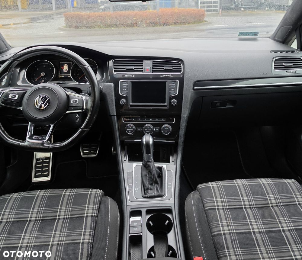 Volkswagen Golf - 8