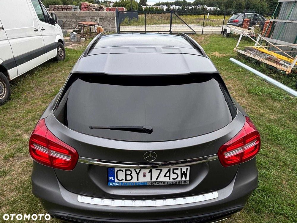 Mercedes-Benz GLA - 8