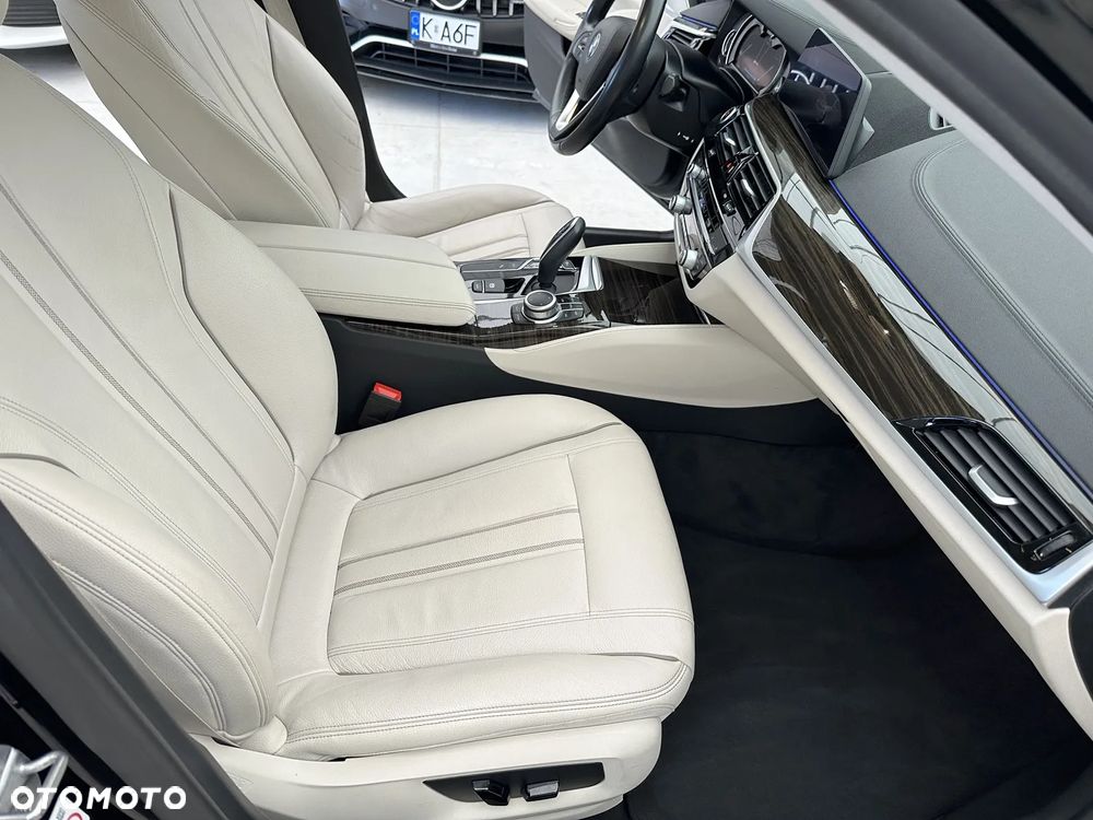 BMW Seria 5 530e iPerformance xDrive Luxury Line - 7