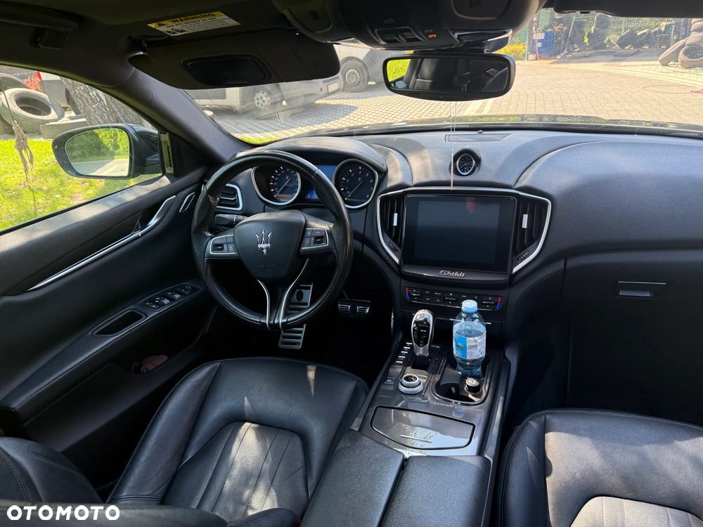 Maserati Ghibli GranSport - 17