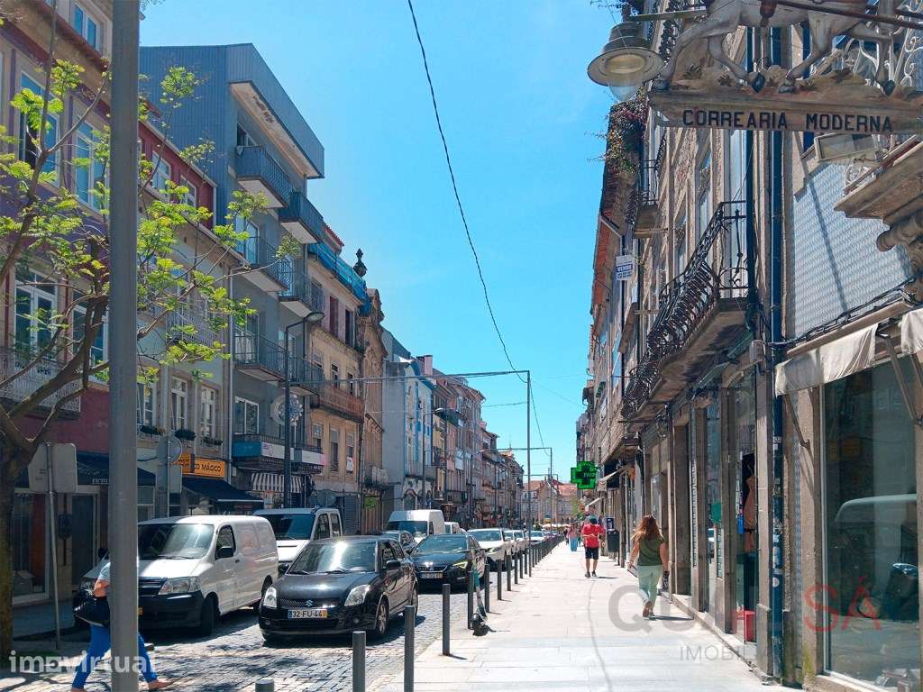 Loja com 199m2 localizada no centro histórico de Braga, na Rua dos ... - Grande imagem: 4/13
