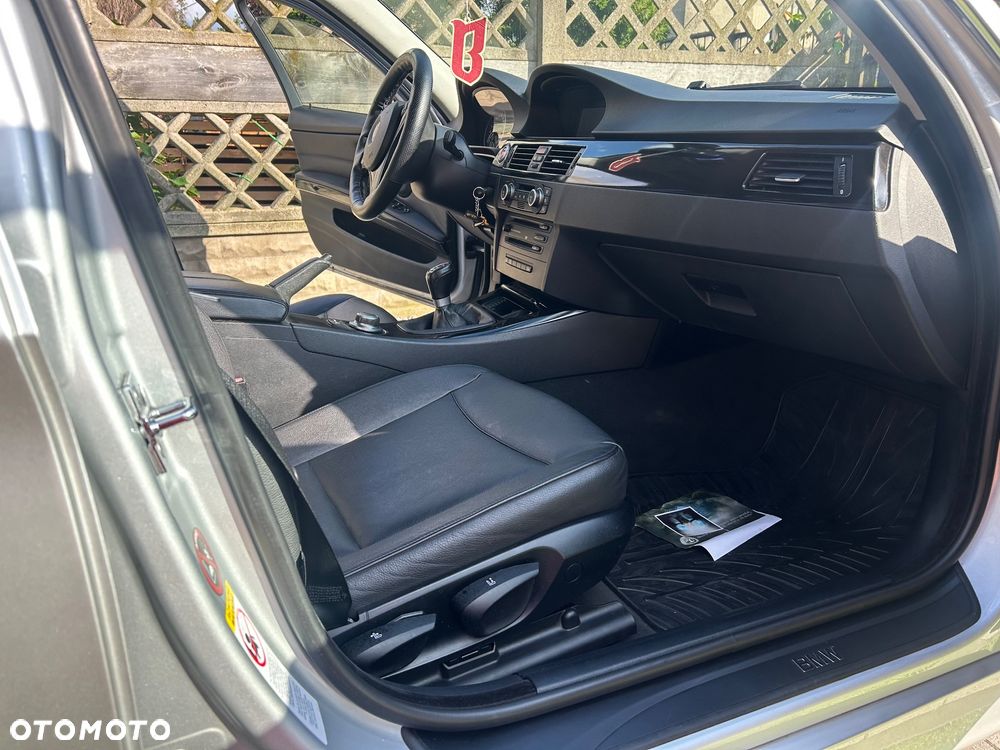 BMW Seria 3 325d - 8
