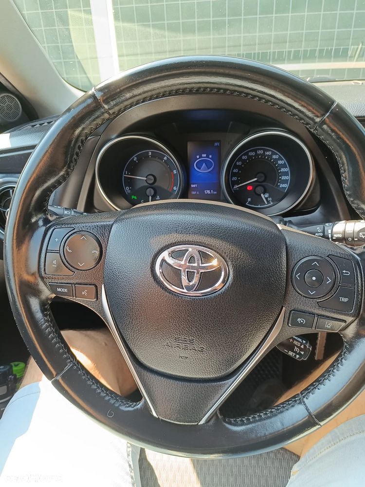 Toyota Auris 1.6 D-4D Prestige - 27
