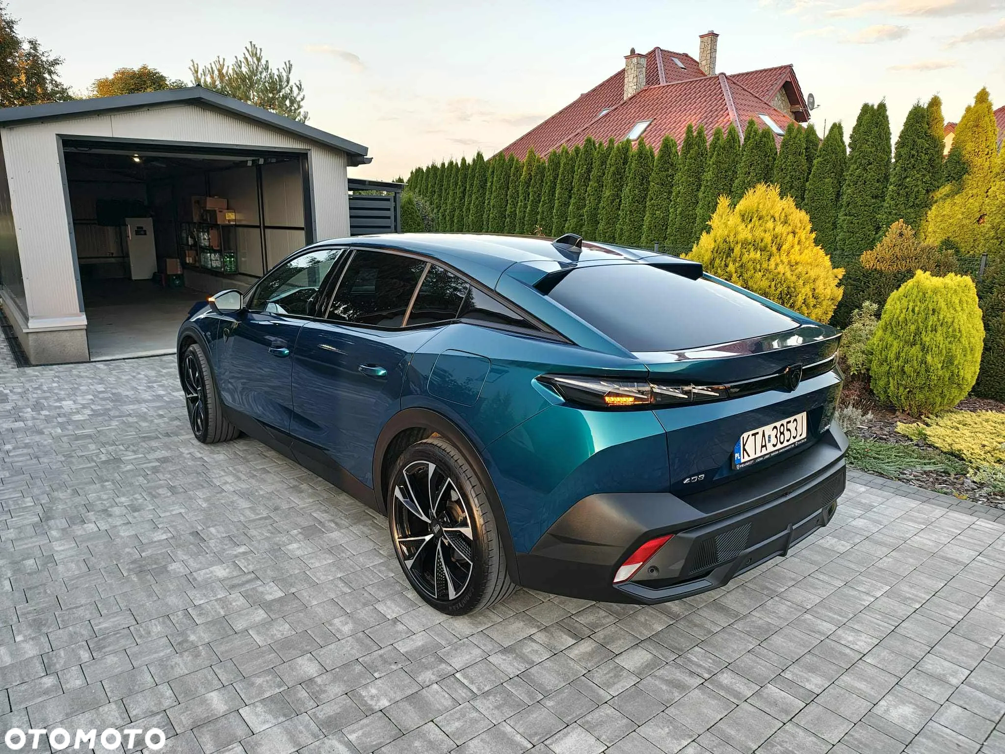 Peugeot 408 1.6 Plug-In Hybrid 225 GT EAT8 - 11