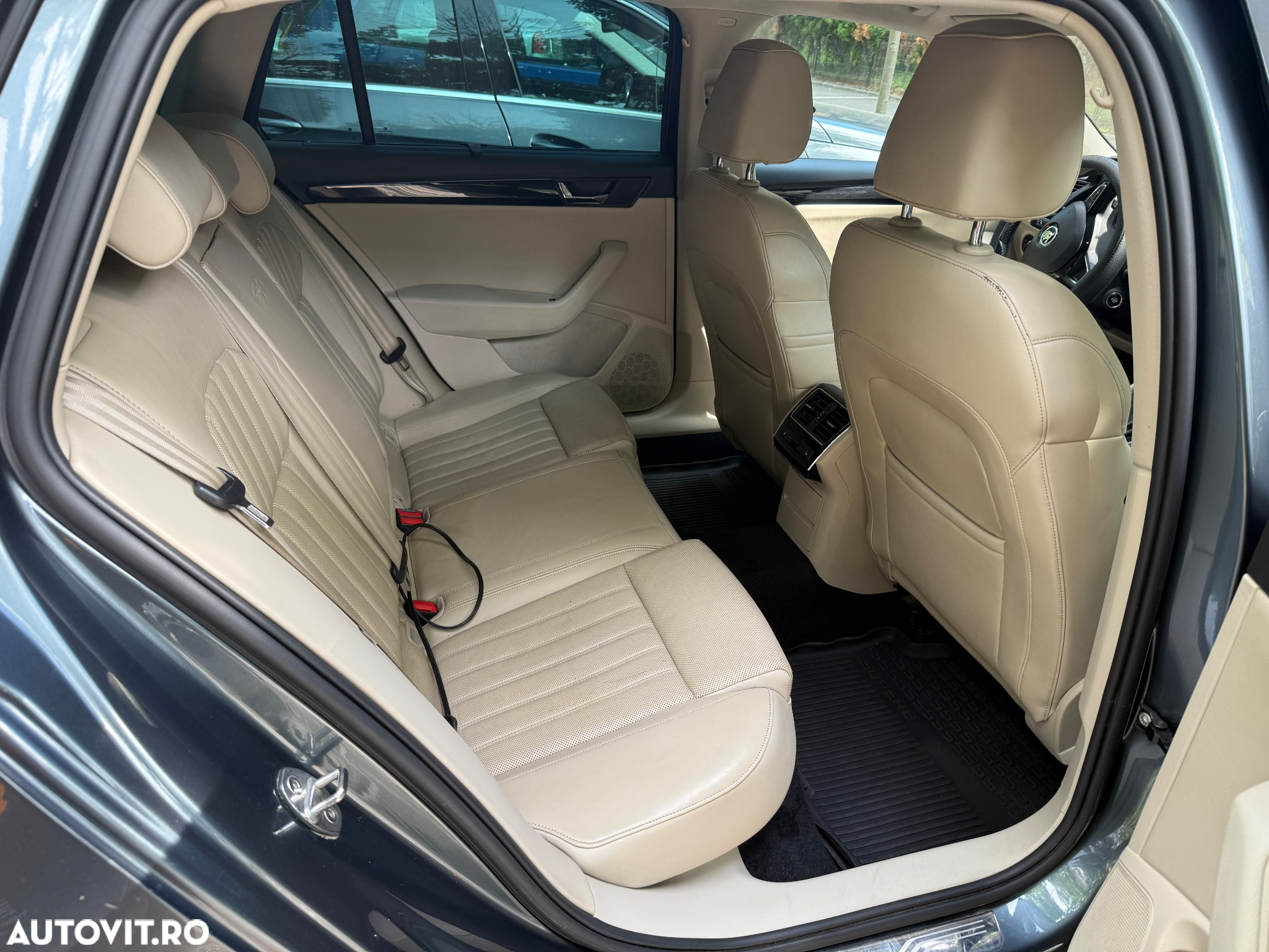 Skoda Superb 2.0 TDI 4X4 DSG Laurin & Klement - 5