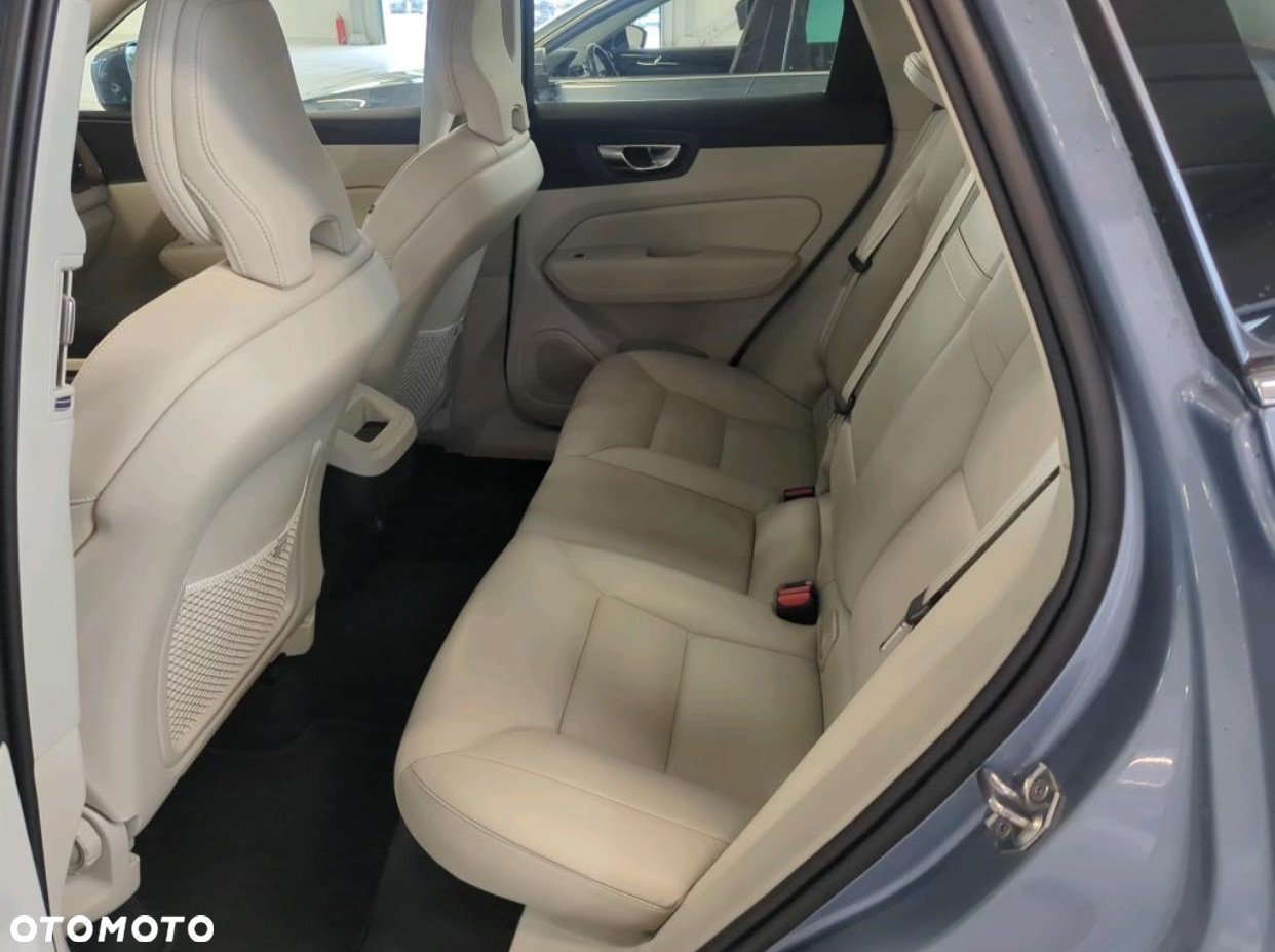 Volvo XC 60 D4 Momentum Pro - 7