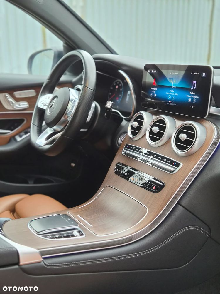 Mercedes-Benz GLC 200 4Matic 9G-TRONIC AMG Line Plus - 17