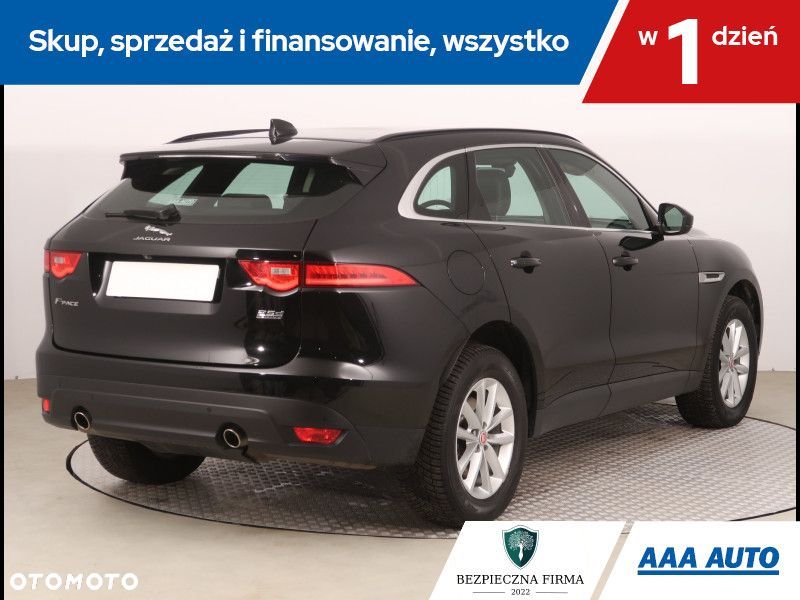 Jaguar F-Pace - 6
