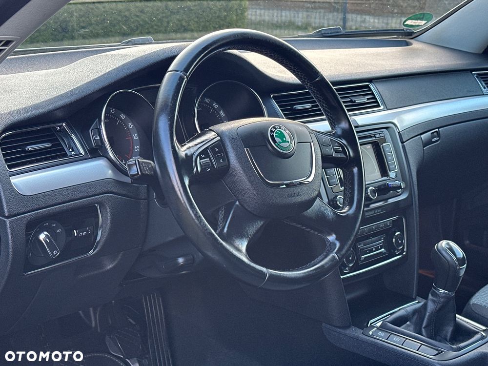 Skoda Superb 2.0 TDI Exclusive - 25