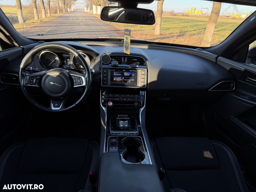 Jaguar XE 20d Aut. R-Sport - 9