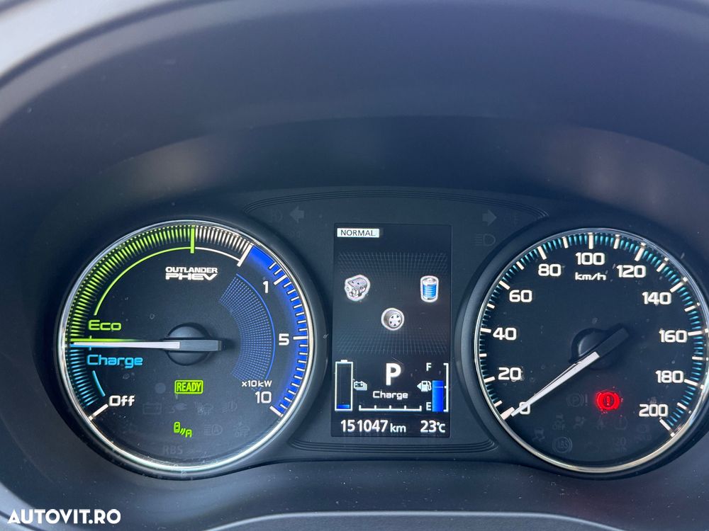 Mitsubishi Outlander PHEV 2.4 L 4X4 Instyle - 17