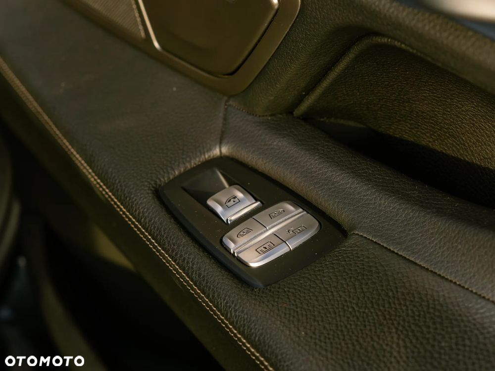 BMW Seria 7 740Li - 25