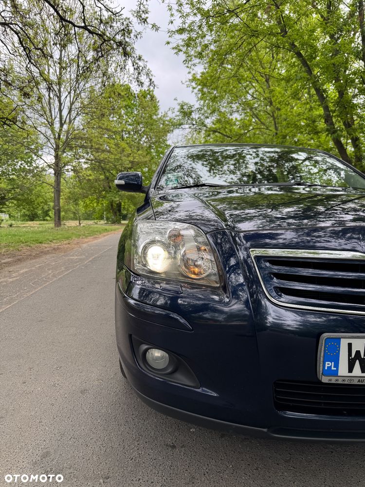 Toyota Avensis - 2