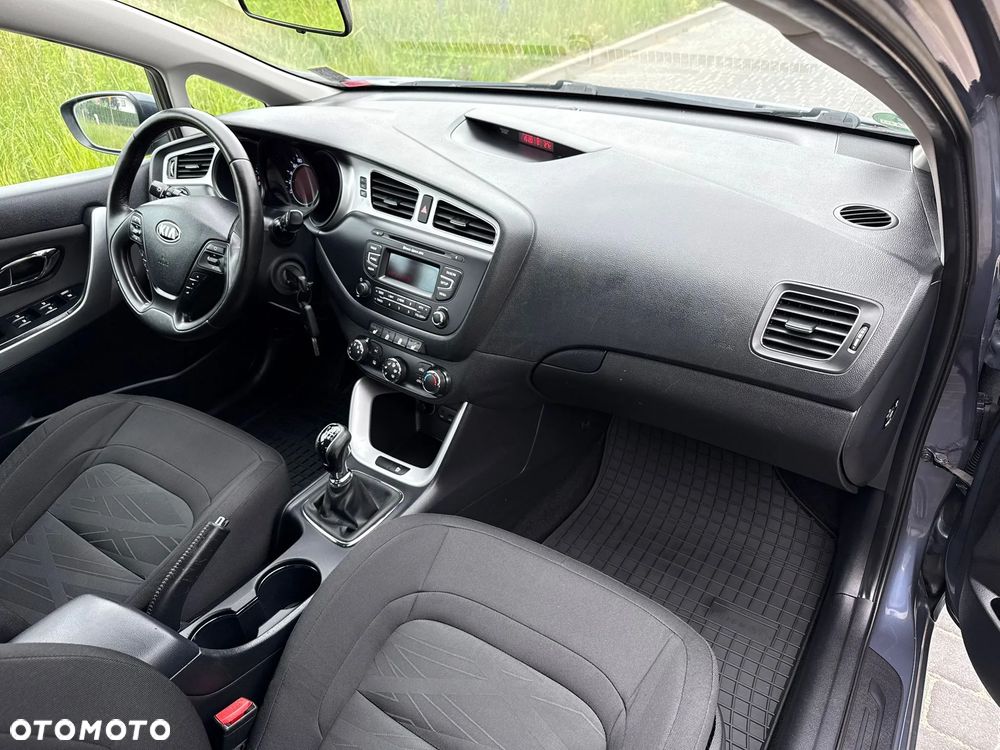 Kia Ceed 1.4 CVVT Dream-Team Edition - 9