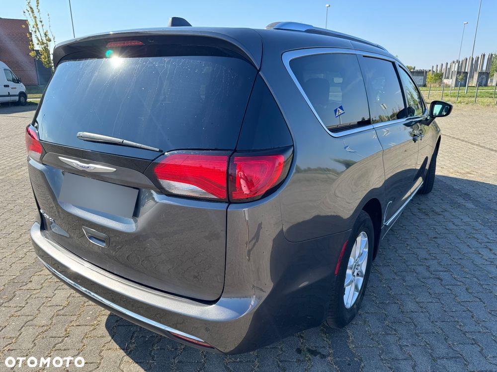 Chrysler Pacifica - 5