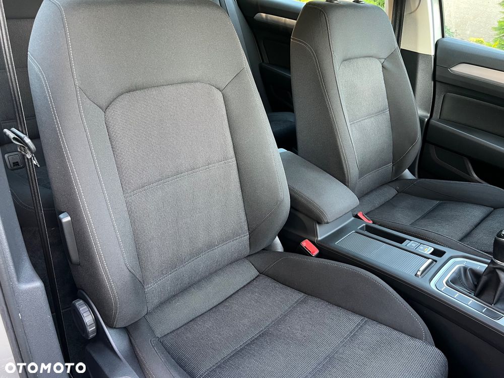 Volkswagen Passat - 34