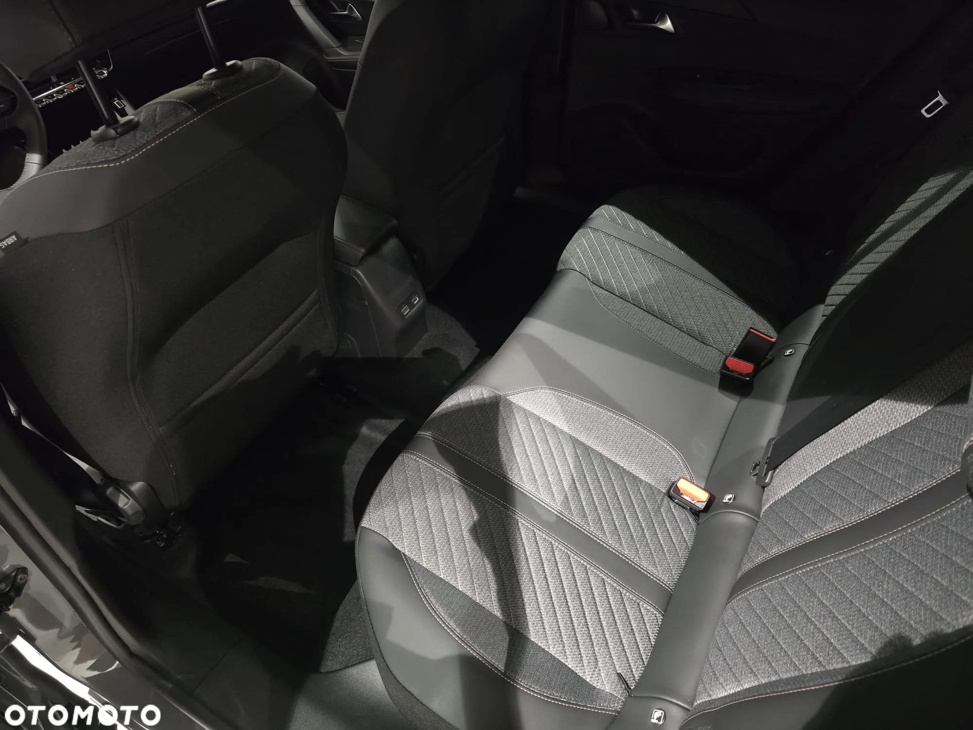 Peugeot 2008 PureTech mHEV Allure e-DCS6 - 9