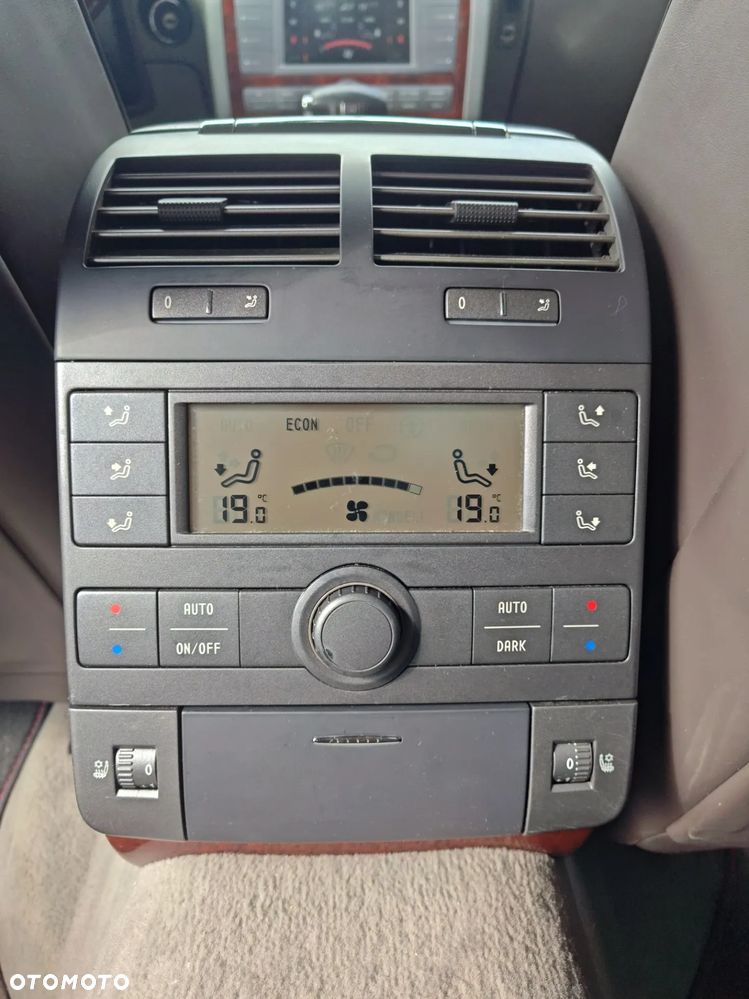 Volkswagen Phaeton 4.2 V8 4Mot (5 os.) - 31