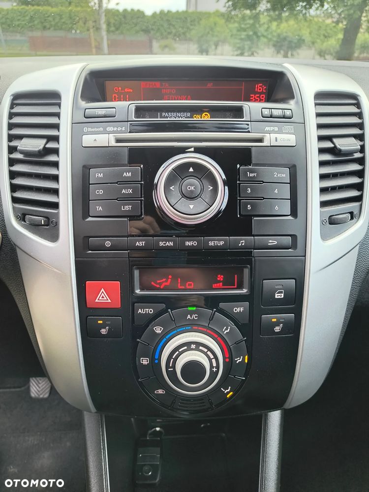 Kia Venga 1.6 CRDi 128 Titanium Collection - 11
