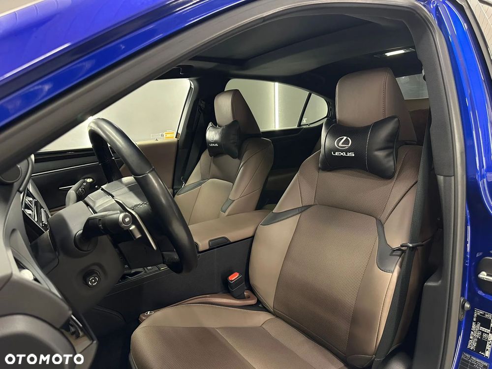 Lexus ES 300h F Sport Design - 6