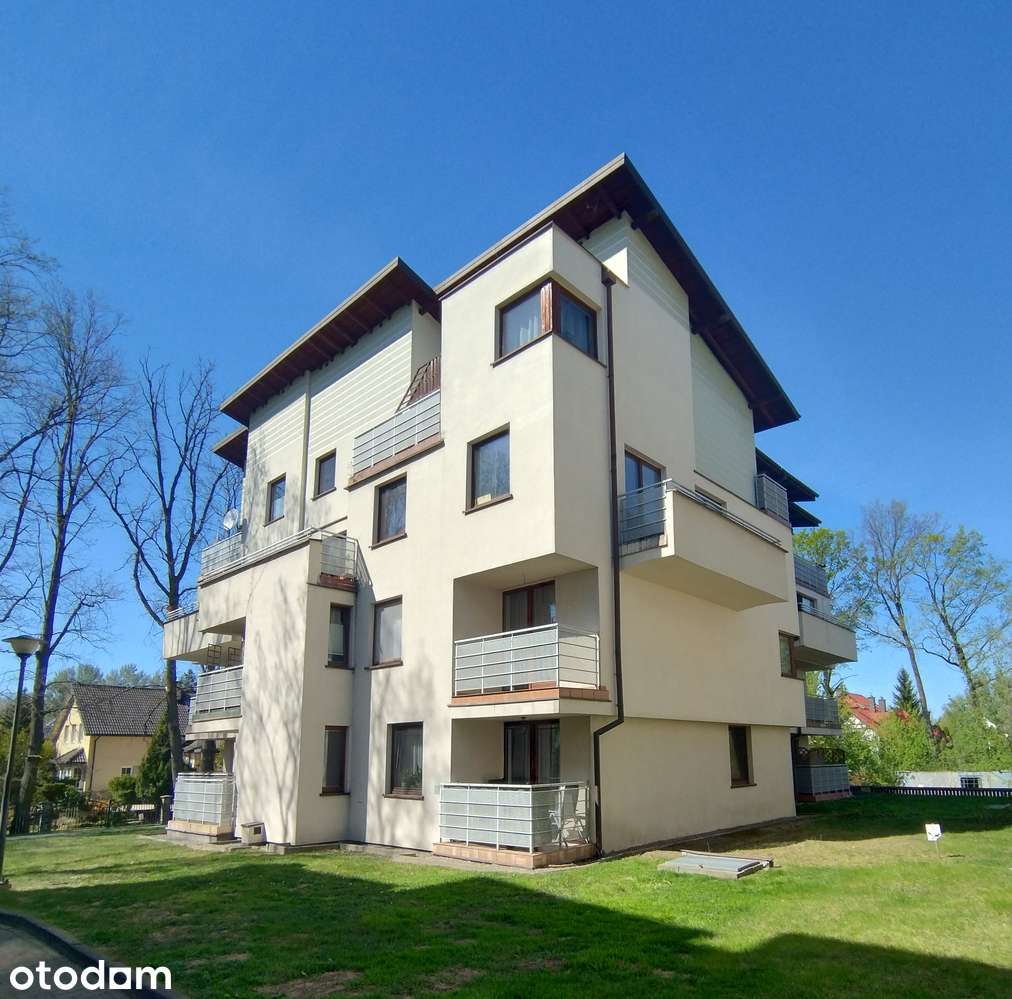 Bezpośrednio blisko cisza zieleń balkon parking komórka