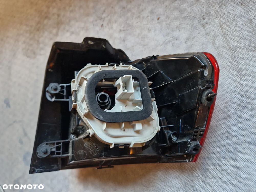 VW Sportsvan 510 Lampa prawa Tył - 4