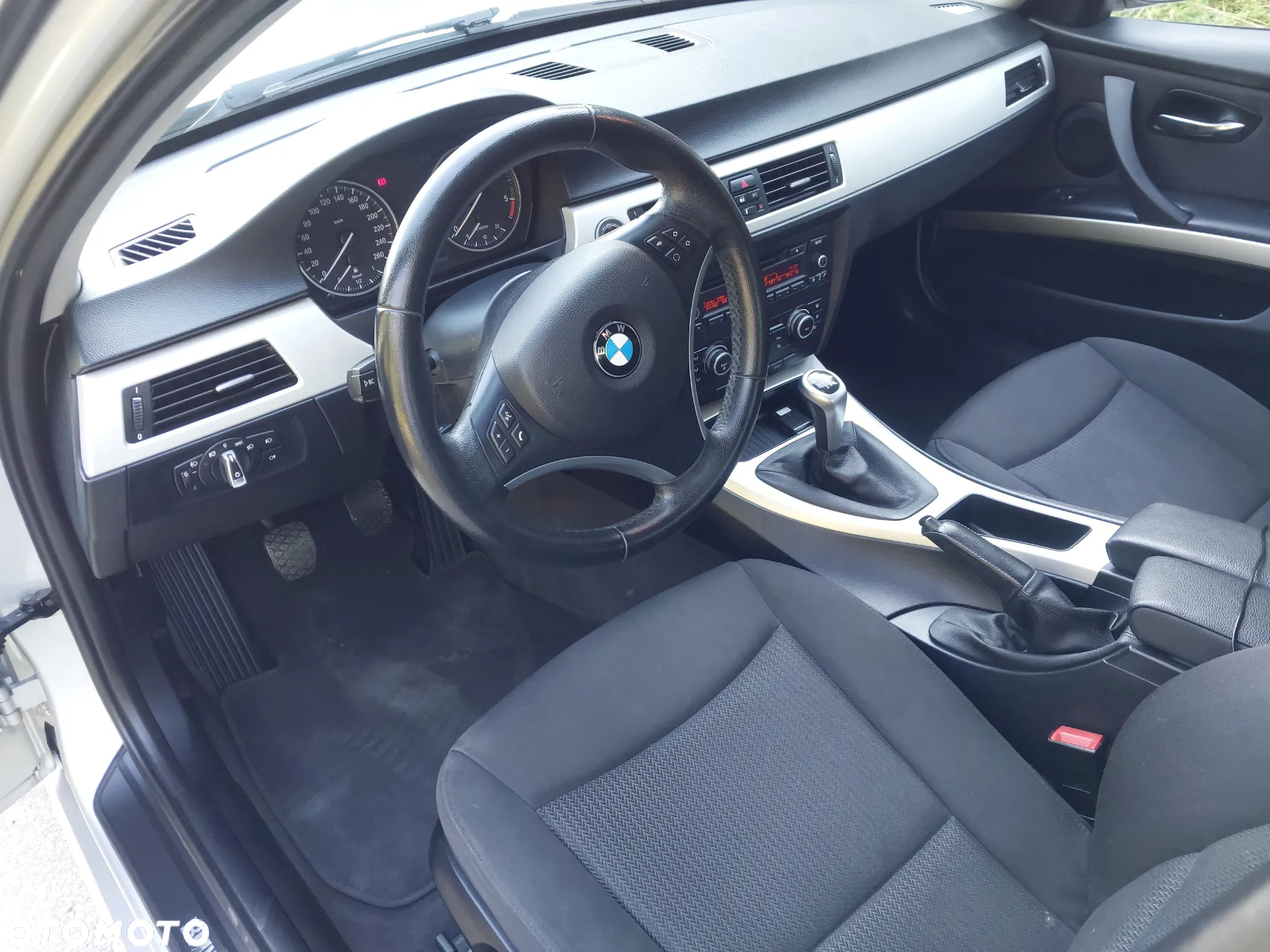 BMW Seria 3 318d - 26