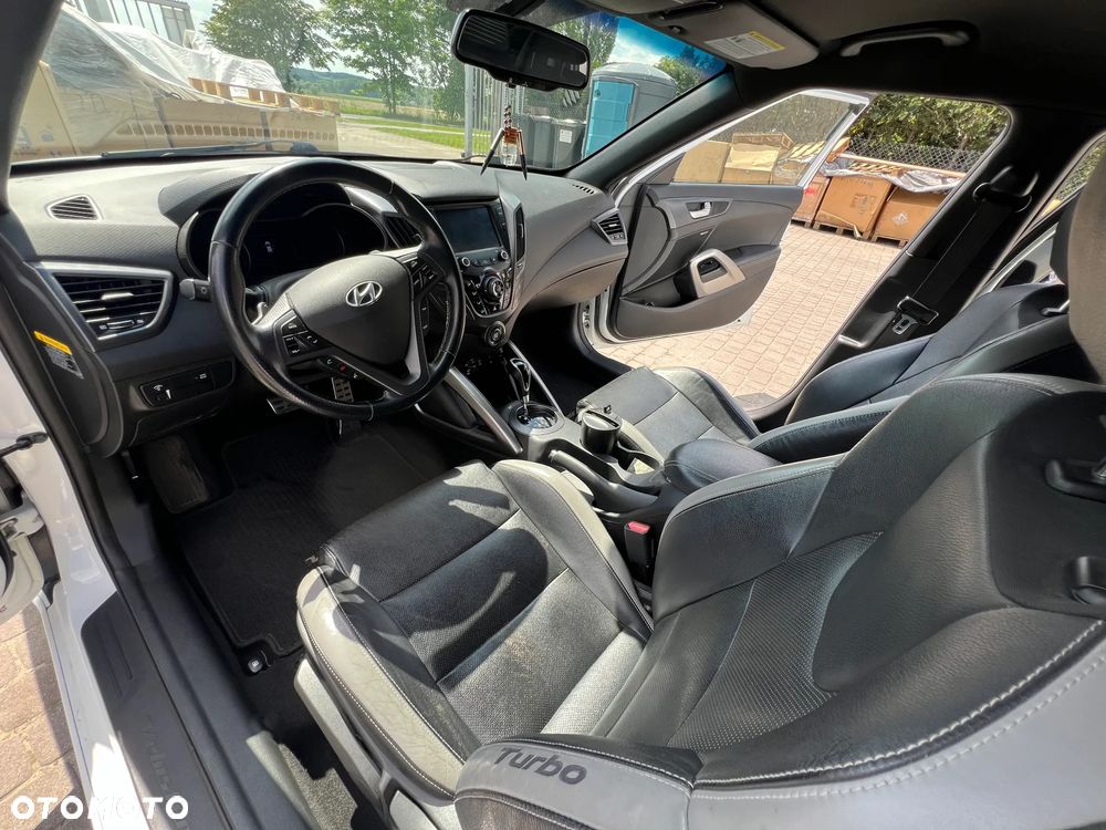 Hyundai Veloster - 23