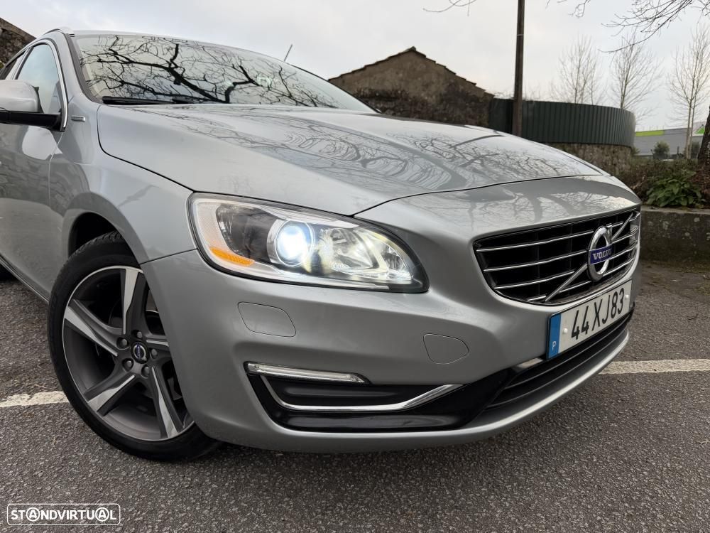 Volvo V60 D6 Plug-In-Hybrid AWD Geartronic Pure Limited - 2