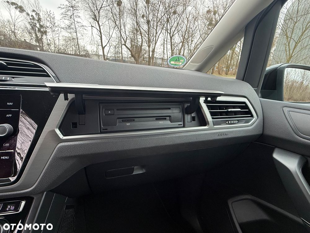 Volkswagen Touran 2.0 TDI SCR DSG ACTIVE - 21