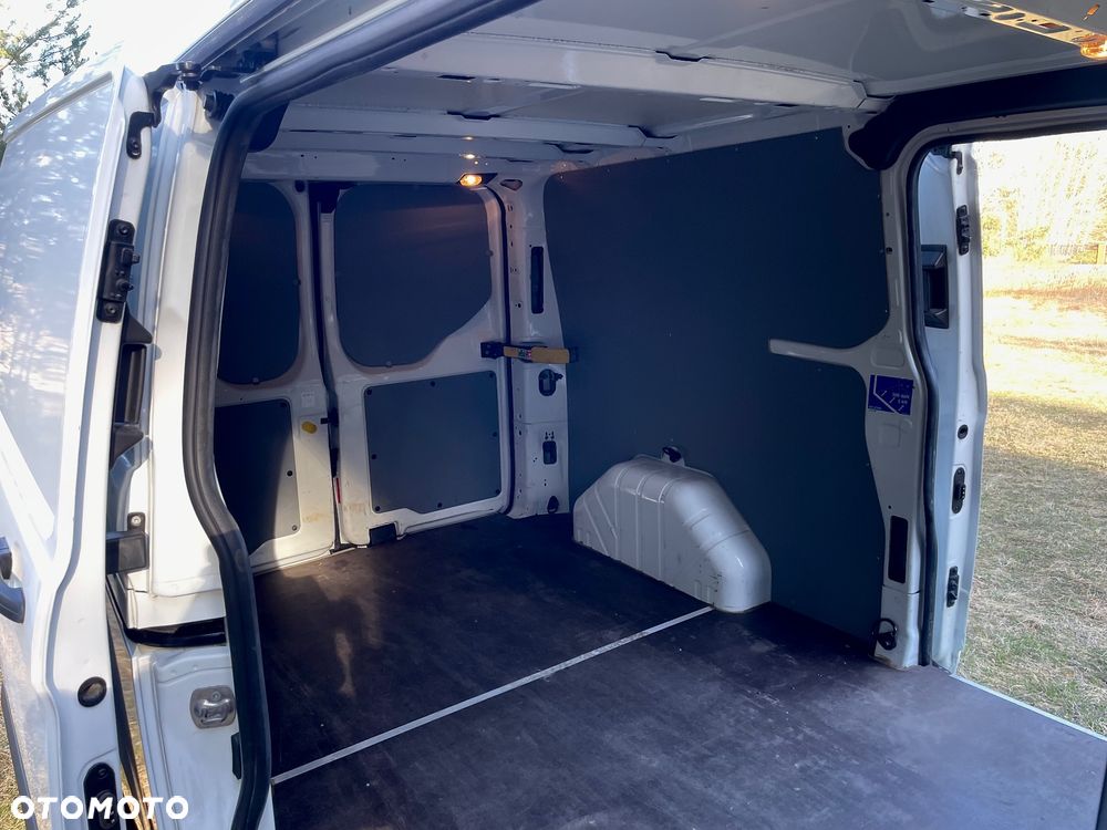 Ford Transit Custom Van - 19