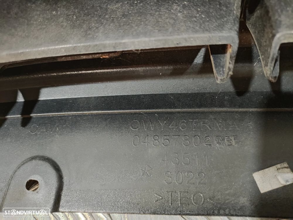GRELHA CENTRAL FRENTE CHRYSLER VOYAGER 4 IV MK4 RG RS 04857802ABF SIMBOLO LOGOTIPO - 7