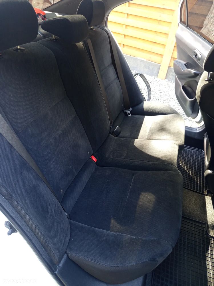 Honda Civic 1.8 Comfort - 11