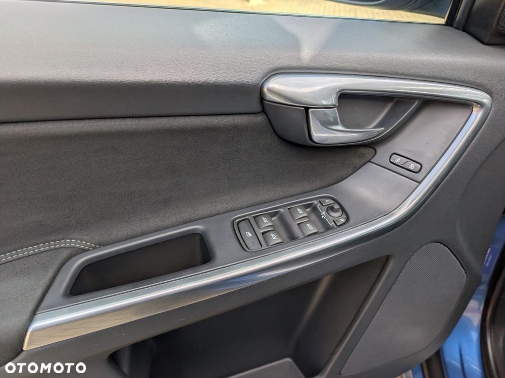 Volvo XC 60 D4 Drive-E R-Design Momentum - 18