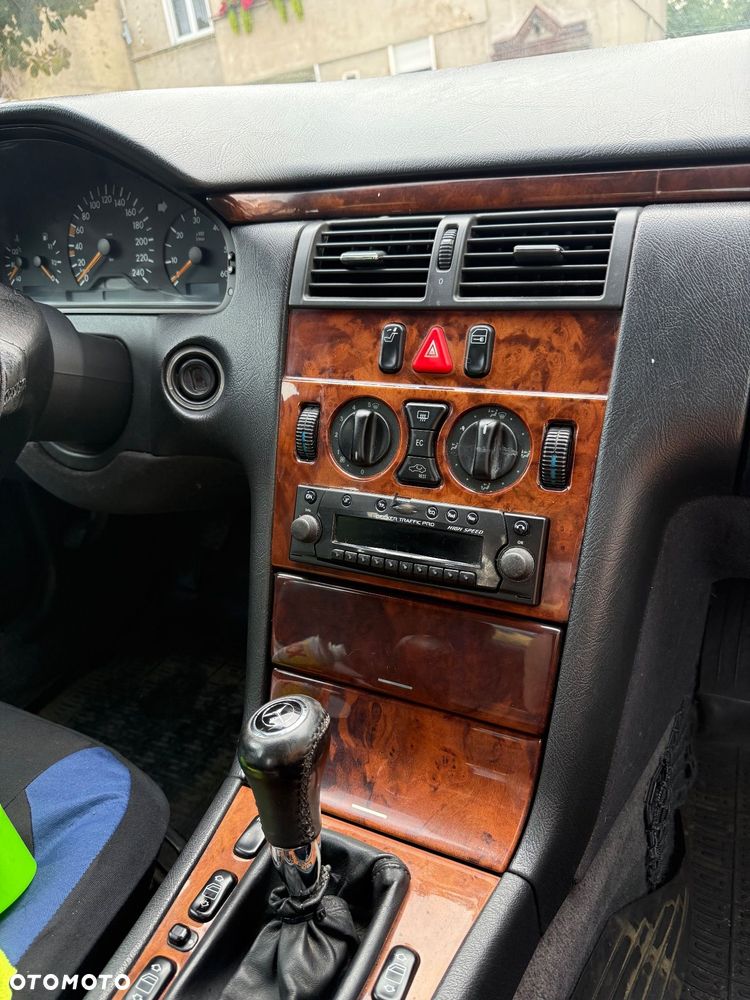 Mercedes-Benz E-Class 1998 photo 2