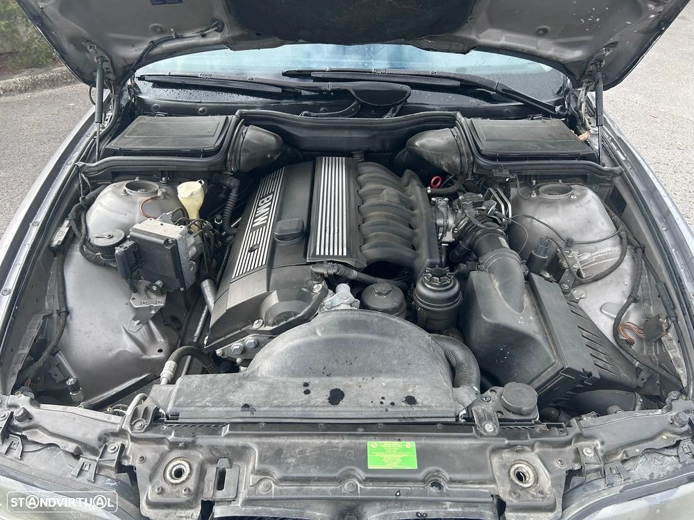 BMW 528 iA - 13