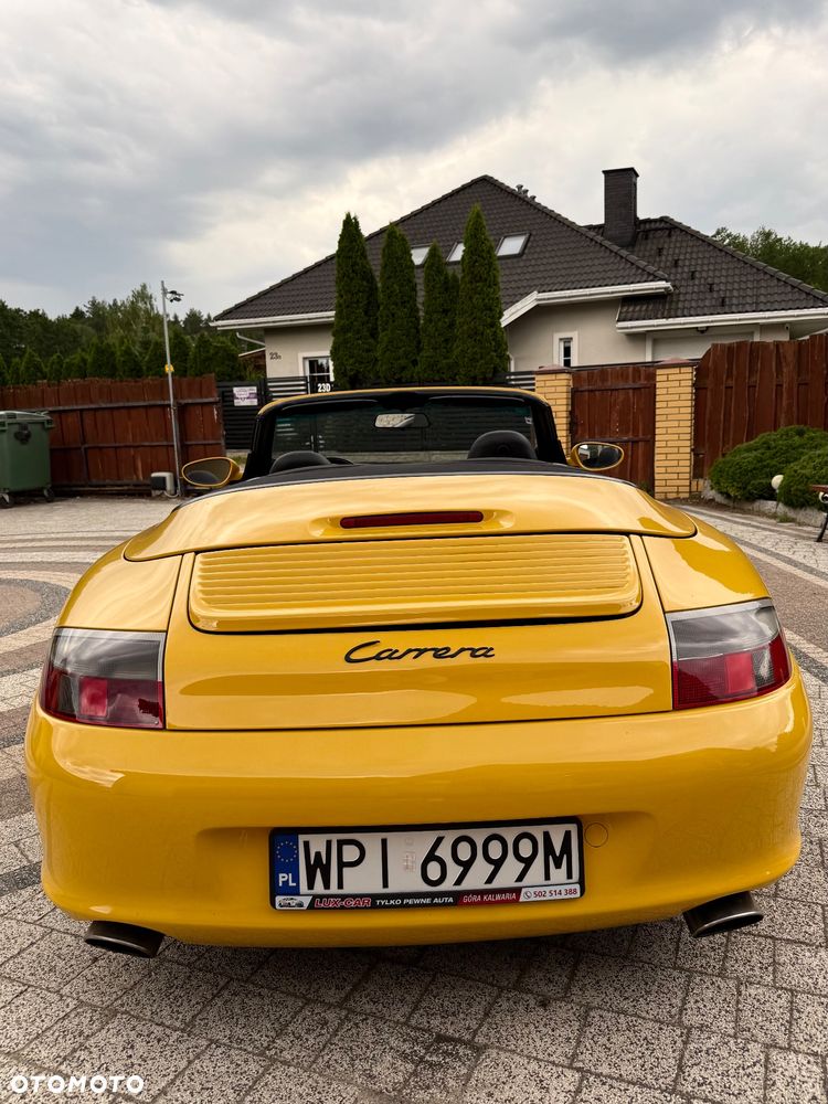 Porsche 911 Carrera 4 - 6