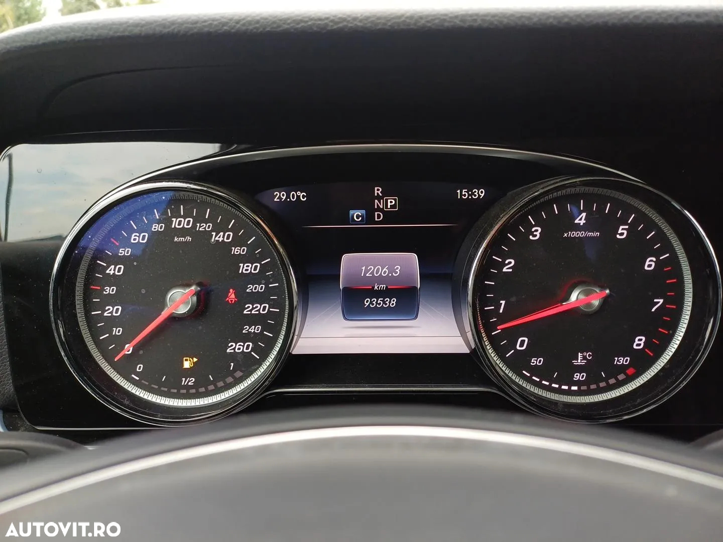 Mercedes-Benz E 200 9G-TRONIC Exclusive - 16