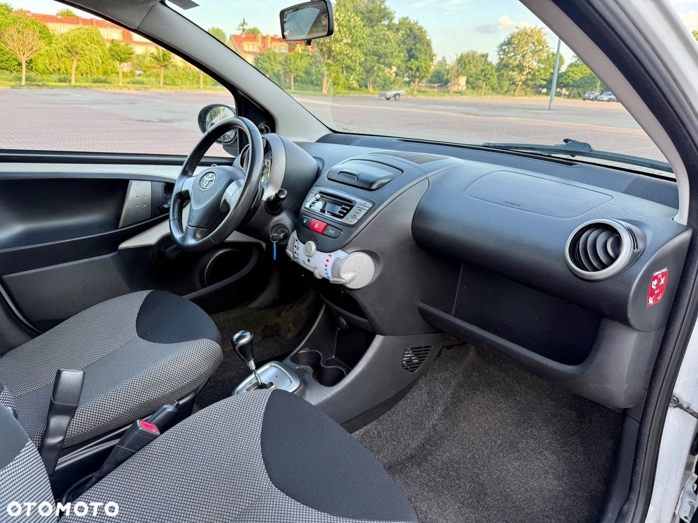 Toyota Aygo 1.0 VVT-i Sol EU5 MM - 17