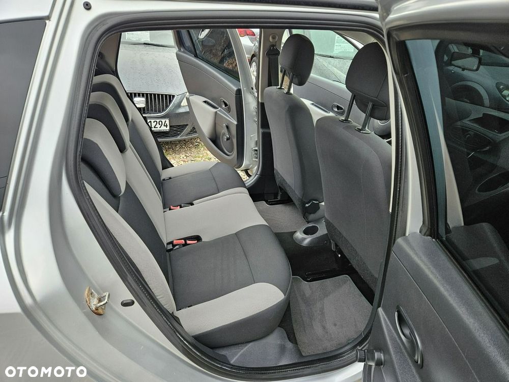 Renault Clio - 11