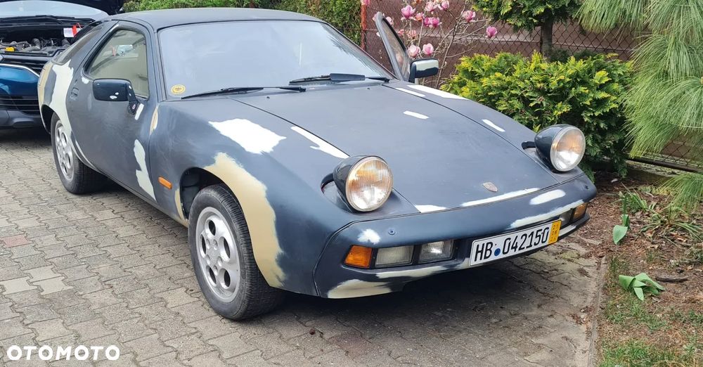 Porsche 928 - 1