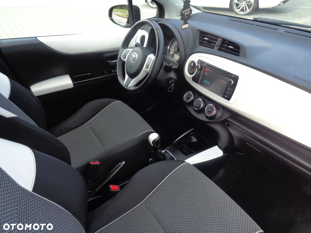 Toyota Yaris 1.0 Premium - 5