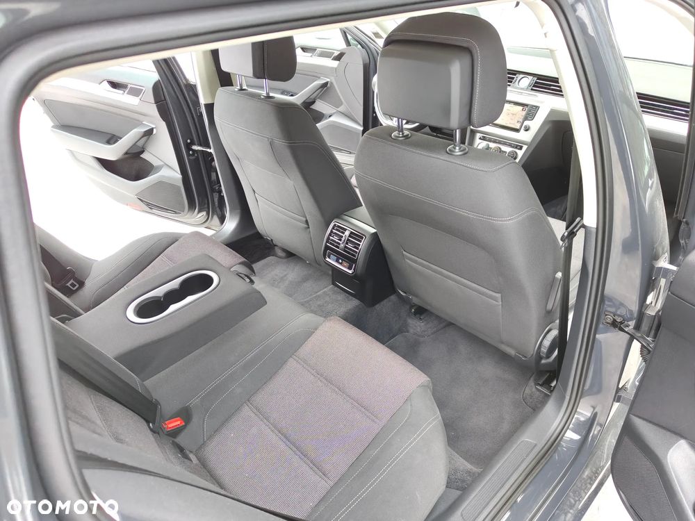 Volkswagen Passat 2.0 TDI SCR DSG Comfortline - 11