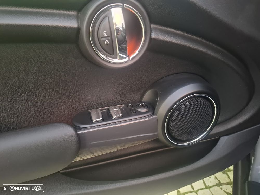 MINI Cabrio Cooper Essential - 11