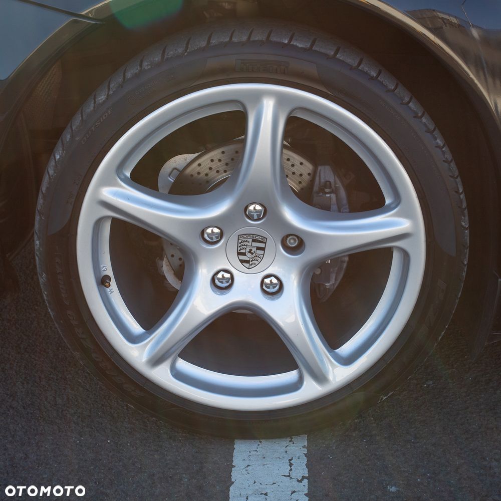 Porsche 911 Carrera - 18